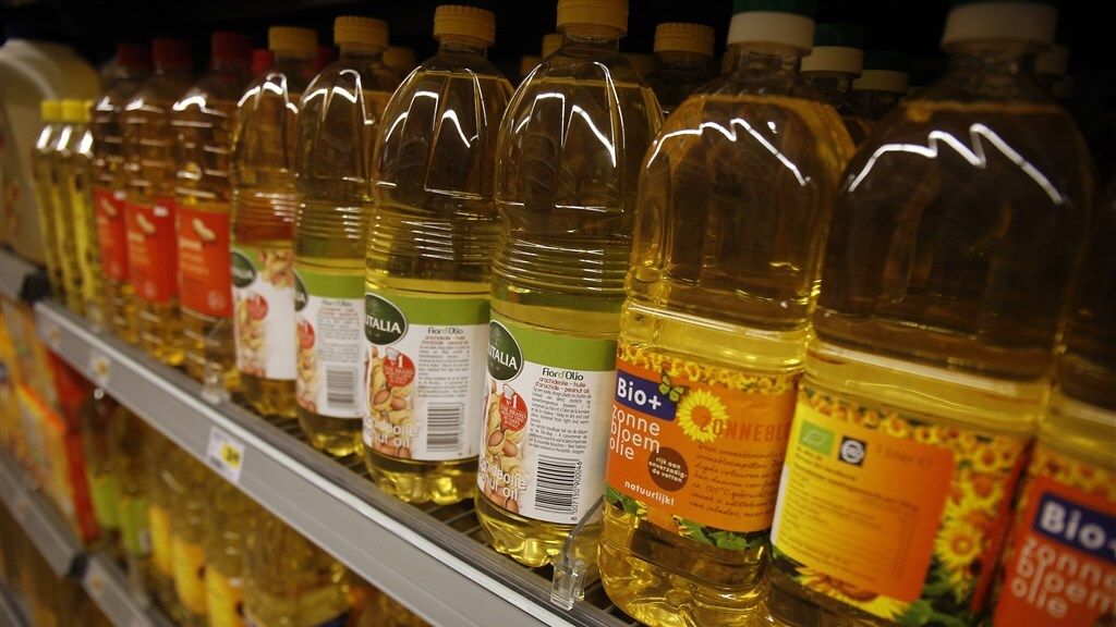 السلع التموينية تتعاقد على شراء 47.5 ألف طن زيت عباد الشمس