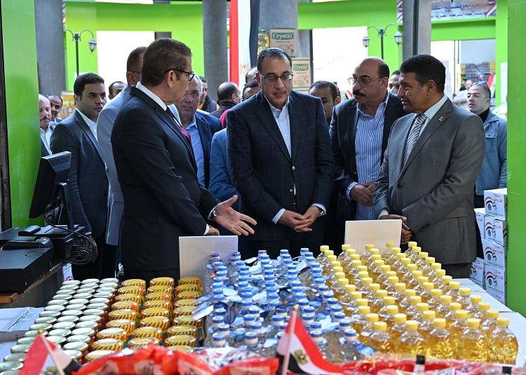رئيس الوزراء: استمرار ضخ السلع بكميات كبيرة وأسعار مناسبة…