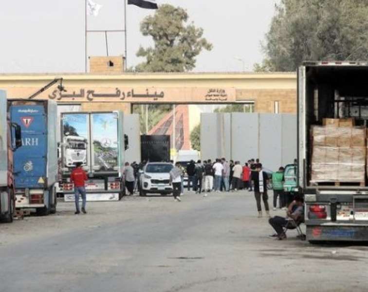 دخول قافلة مساعدات سعودية عبر معبر رفح إلى قطاع غزة