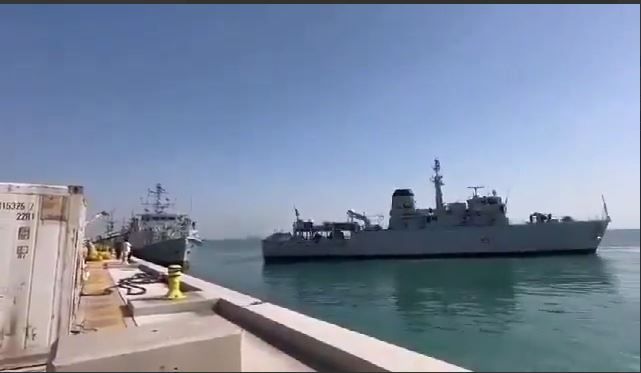 اتفرج لحظة اصطدام سفينتين حربيتين بريطانيتين فيديو و صور