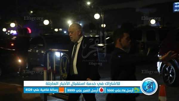 أشرف زكي أول الحاضرين في عزاء والدة السيناريست أحمد عبد الفتاح