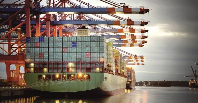 فيتش: اضطرابات البحر الأحمر ستبقي علاوة المخاطر بأسعار السلع…