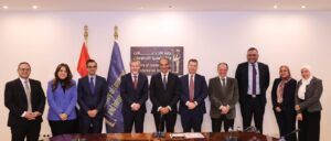 وزير الاتصالات يبحث مع رئيس مجموعة فودافون العالمية خطط…