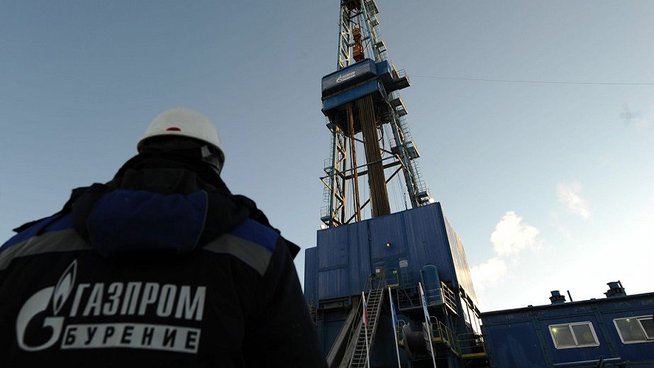 جازبروم الروسية: سوق النفط العالمية تسجل فائضا طفيفا