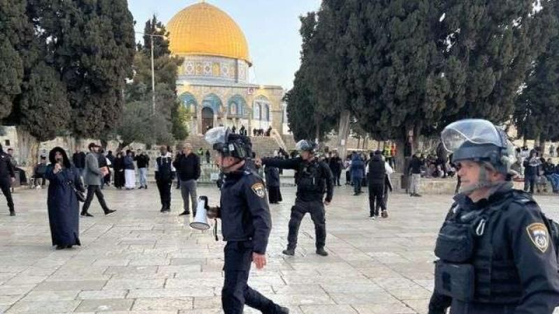 مستوطنون إسرائيليون يقتحمون المسجد الأقصى