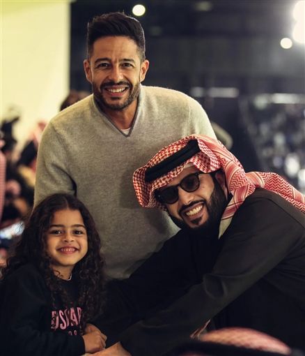 مفأجاة غير متوقعة.. الصورة الأولى لابنة محمد حماقي مع تركي آل شيخ