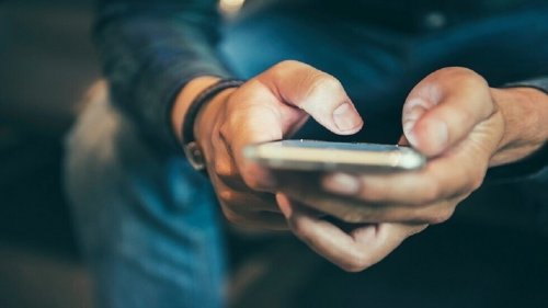 دراسة : استخدام الهواتف لمدة ساعتين يهدد الصحة