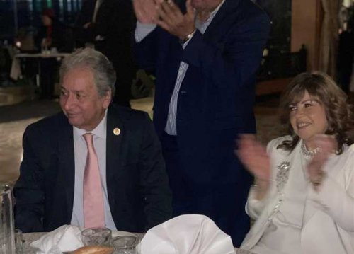 المخرج عمر عبدالعزيز يدخل القفص الذهبي