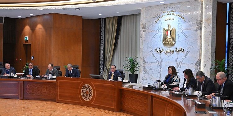 رئيس الوزراء: الدولة تتخذ إجراءات لضخ سيولة كبيرة في سوق…