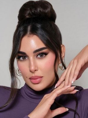 اتفرج .. ياسمين صبري تشعل السوشيال ميديا بالفستان الجديد