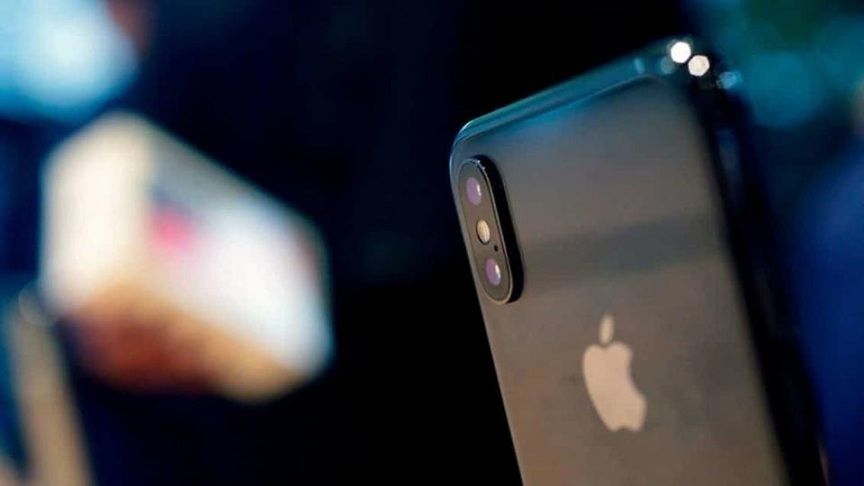 أبل تطور طرازين من آيفون قابلين للطي بالعرض