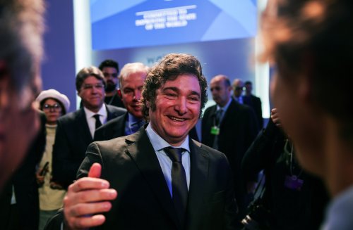 الرئيس الأرجنتيني يشارك المستوطنين رقصاتهم في القدس .. فيديو