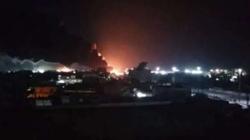 الفصائل العراقية تستهدف القاعدة الأمريكية في حقل العمر النفطي في سوريا