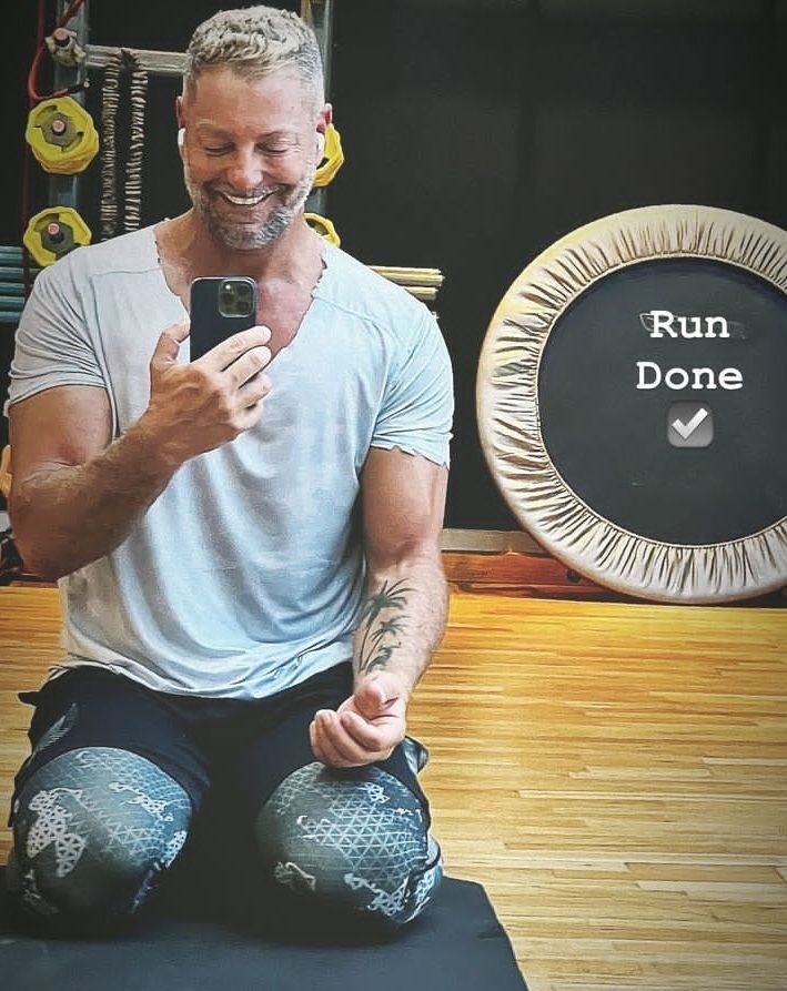 تامر هجرس يكشف عن اطلالته الرياضية من داخل الجيم