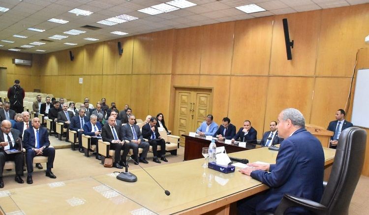 المصيلحي يوجه السلع التموينية بسرعة التعاقد على كميات كبيرة…