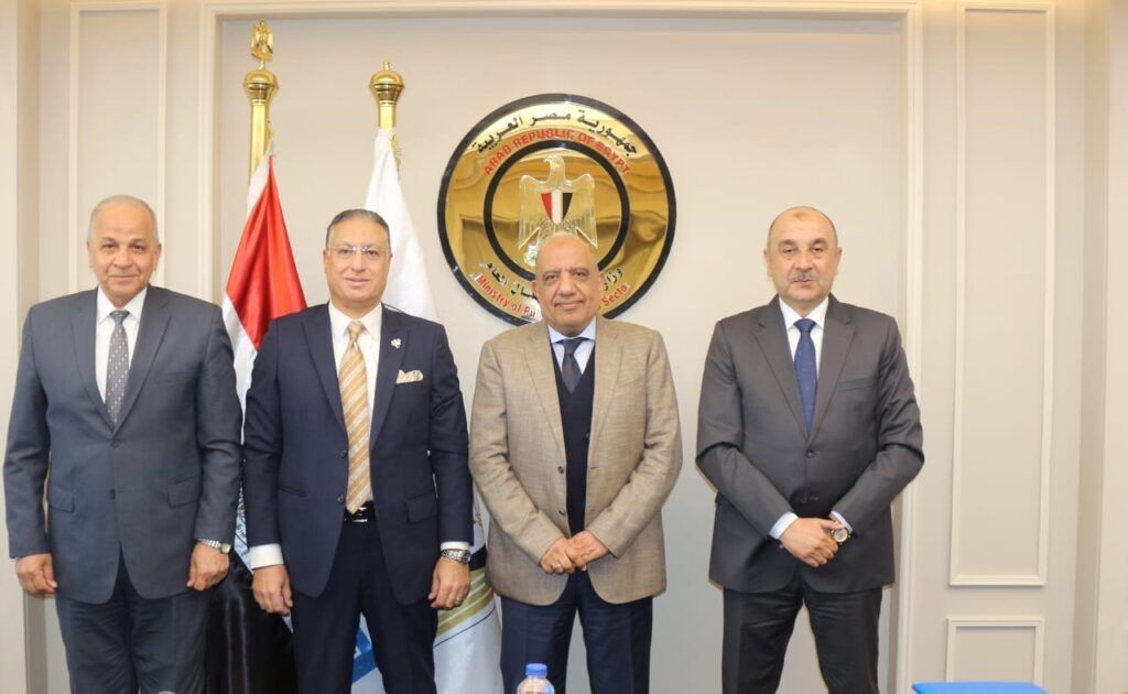 توقيع عقد لإنشاء وإدارة وتشغيل مصنع لإنتاج منتجات الكلور…