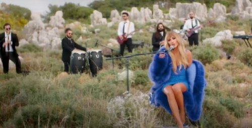 مايا دياب تخير الجمهور اختيار إحدى أغنياتها