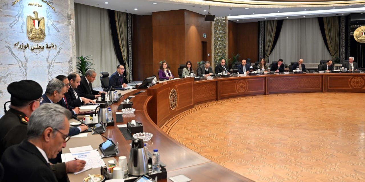 رئيس الوزراء يتابع جهود توافر السلع واستعدادات معارض أهلا…