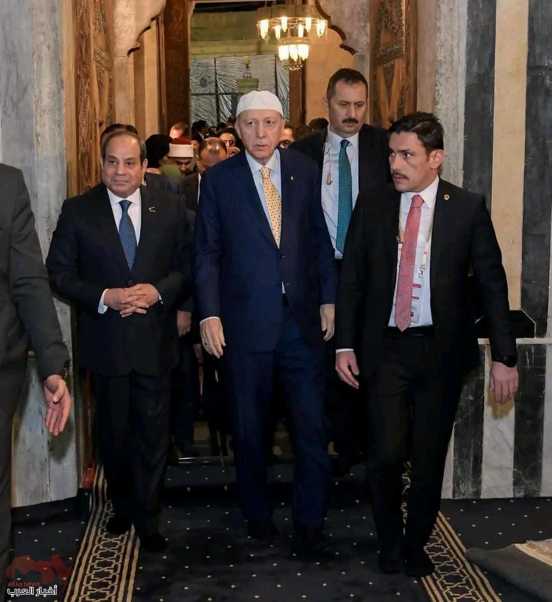 لقاء بعد انقطاع دام لمدة 12 عامًا.. الرئيس التركي يلتقي نظيره المصري في القاهرة