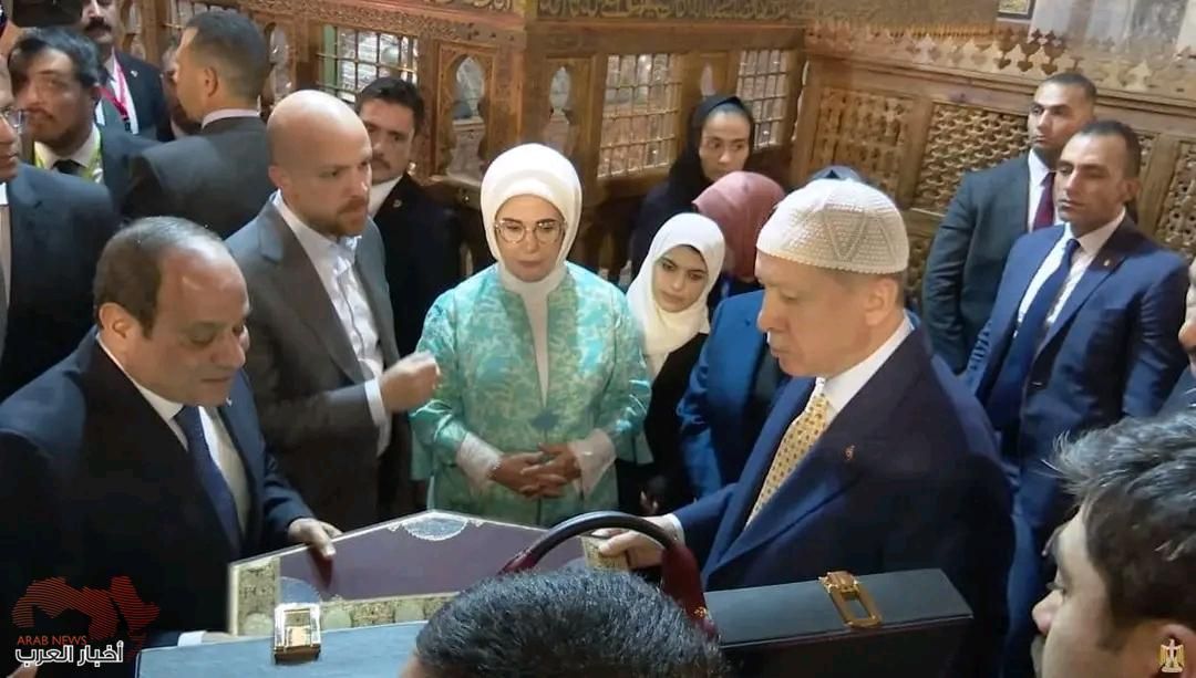 لقاء بعد انقطاع دام لمدة 12 عامًا.. الرئيس التركي يلتقي نظيره المصري في القاهرة