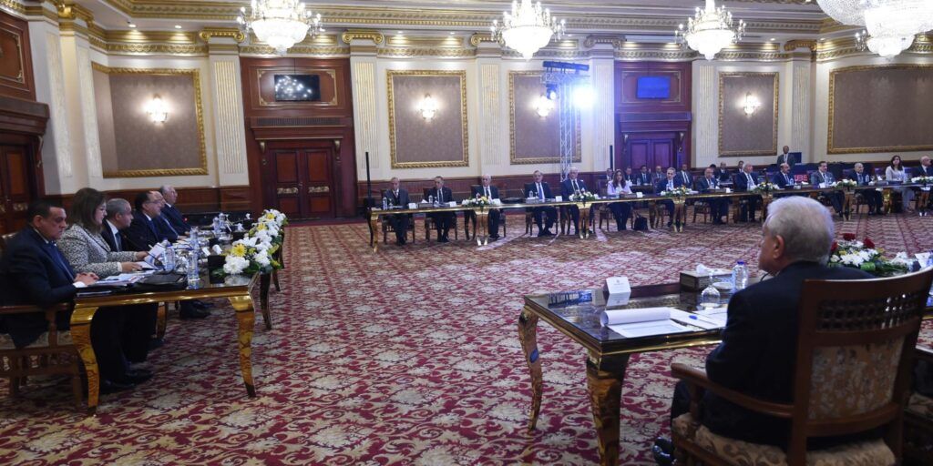 رئيس الوزراء: توافق مع الغرف التجارية على ضخ كميات كبيرة من…