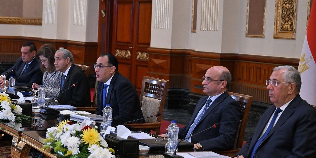 رئيس الوزراء: توافق مع الغرف التجارية على ضخ كميات كبيرة من…