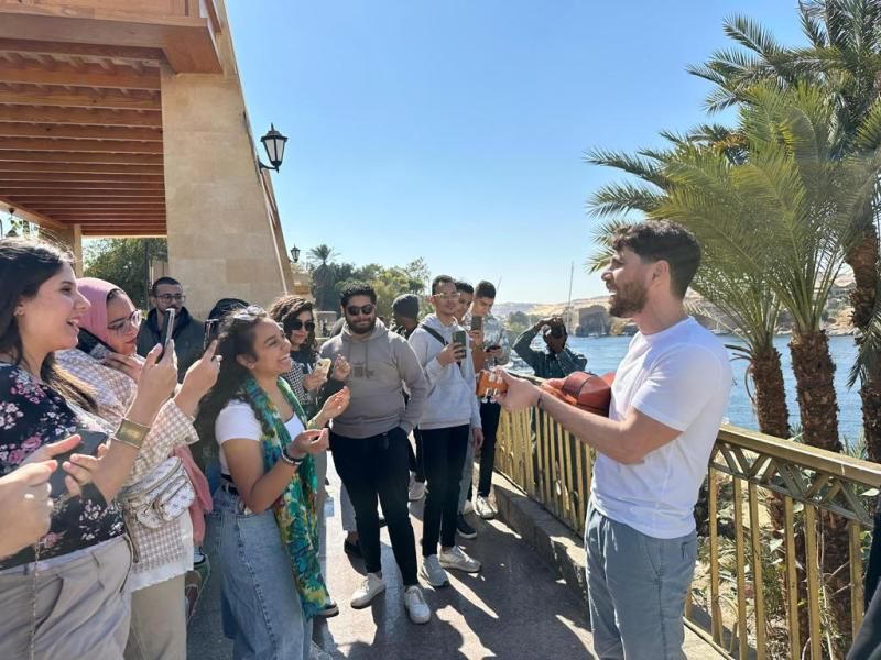 عزيز مرقة يوزع تذاكر حفله الجديد في محافظات مصر