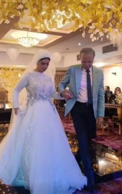 بعد أيام من زواجه بشابة.. اتفرج انهيار الفنان المصري محمود عامر ويوجه رسالة لأبنائه: "متزعلوش.. واوعوا تنسوني"