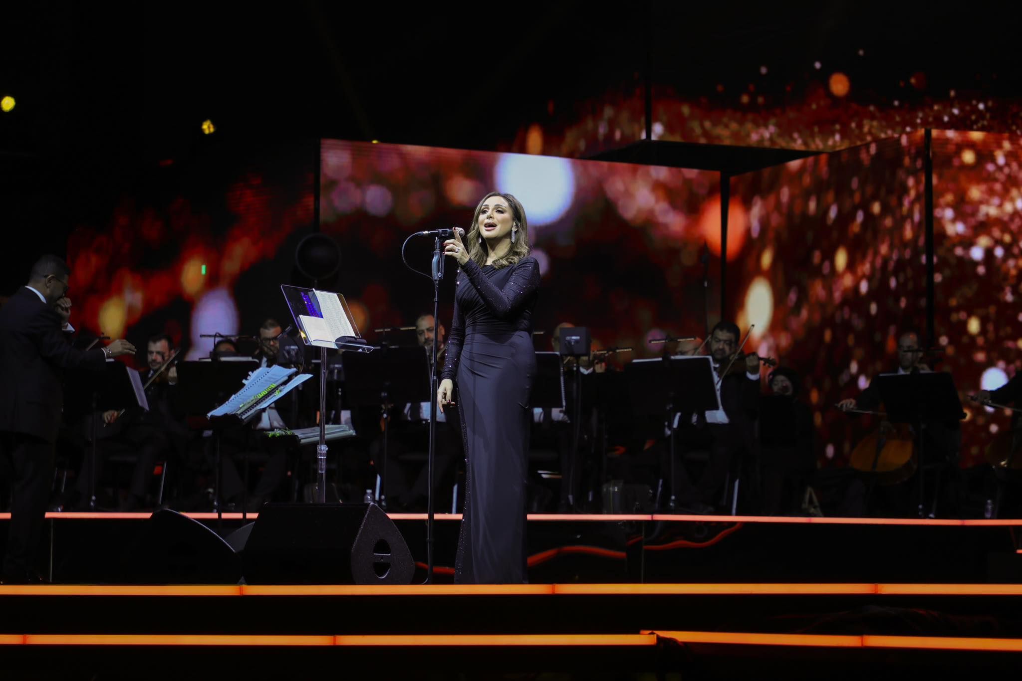 بالصور.. أنغام تتألق في أضخم حفلات الطلاب بتاريخ الكويت