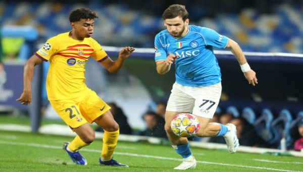 ملخص أخبار الرياضة اليوم.. قمة برشلونة ونابولي تنتهي بالتعادل وتفاصيل مثيرة بعقد إمام عاشور ومشكلة في رحلة الأهلي