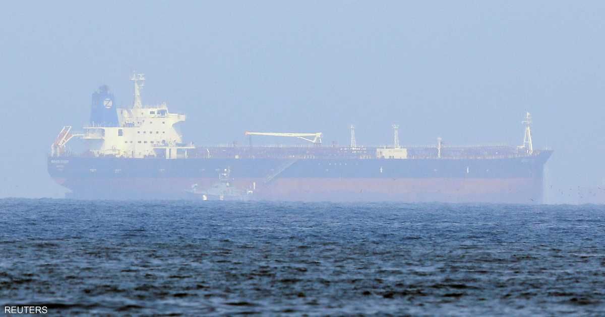 العالم اليوم - هجوم صاروخي على سفينة قبالة اليمن ونشوب حريق على متنها