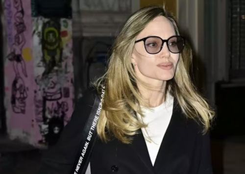 أنجلينا جولي تفاجئ الجمهور بشعرها الأشقر