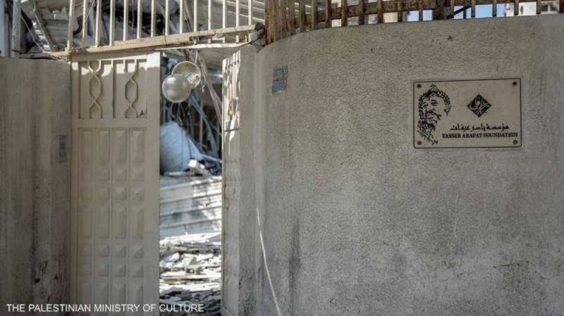 إسرائيل تدمر منزل الرئيس الفلسطيني الراحل ياسر عرفات في غزة..اتفرج الصور