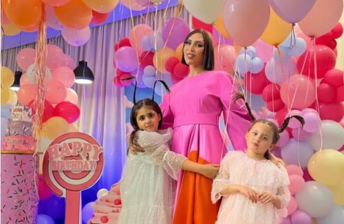 الدكتورة خلود تحتفل بعيد ميلاد توأمها