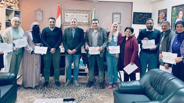وكيل وزارة الشباب والرياضة بالجيزة يكرم إدارة برامج التنمية الرياضية