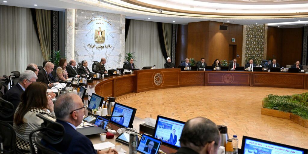 الحكومة تقر تعديل الحد الأدنى لأجور الموظفين بالدولة