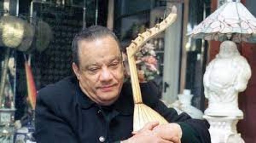 نجل حلمي بكر يتهم زوجة والده بإختطافه وتعذيبه