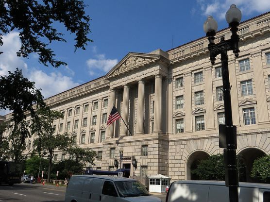 تعديل النمو الاقتصادي الأمريكي بخفض طفيف في الربع الرابع