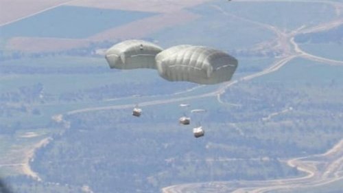 3 طائرات أمريكية تسقط 66 حزمة مساعدات على غزة