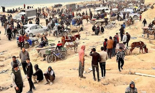 بعد مجزرة الطحين .. الاحتلال يستهدف فلسطينيين أثناء بحثهم عن طعام