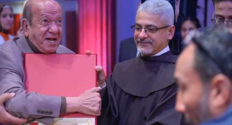 شاهد.. تكريم لطفي لبيب عن دوره في فيلم ”وش في وش” بالمهرجان...