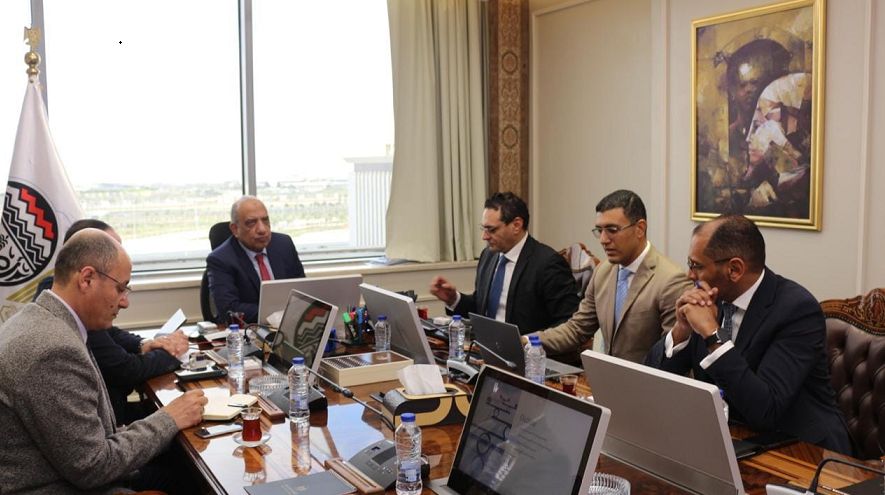 تحالف مصري إيطالي يبحث الاستفادة من خام الحديد في مناجم…