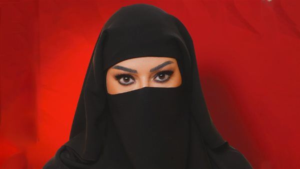 هكذا تظهر سمية الخشاب على بوستر مسلسل بـ 100 راجل رمضان 2024