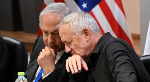 محللون: زيارة غانتس لواشنطن علامة على قرب رحيل نتينياهو