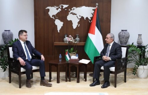 اشتية: الاحتلال يستخدم التجويع كسلاح استراتيجي