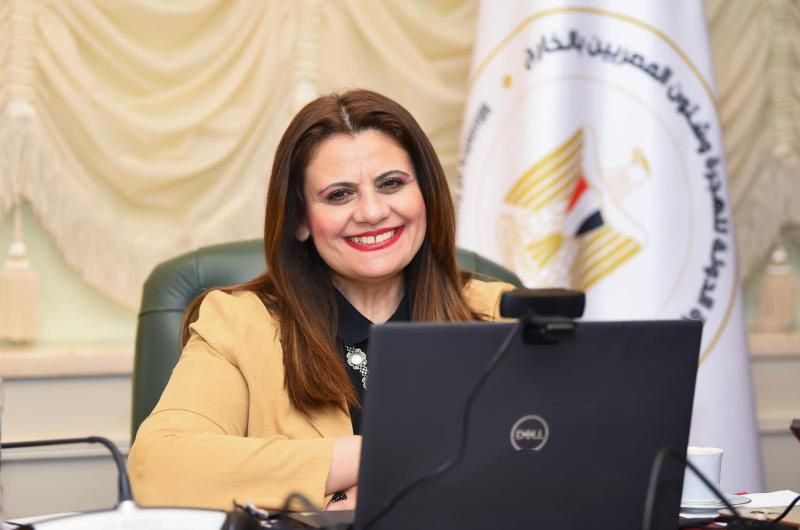 وزيرة الهجرة تعقد لقاء مع أعضاء ورموز الجاليات المصرية في المجر وبولندا...