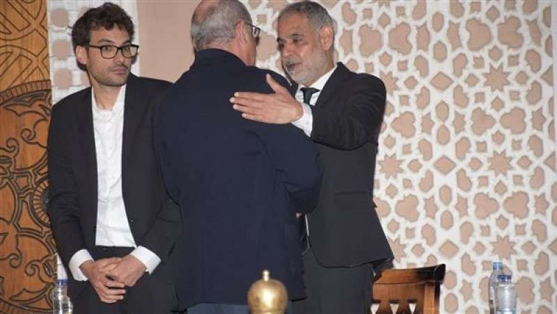 محمد هنيدي وكريم عبد العزيز في عزاء والدة محمود البزاوي