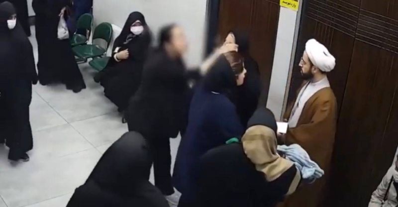 فتاة تضبط رجل دين يصورها وهي ترضع طفلها فأنتقمت منه بطريقة مرعبة لاتخطر على بال!..اتفرج