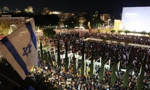 متظاهرون ضد حكومة نتنياهو يغلقون شوارع تل أبيب