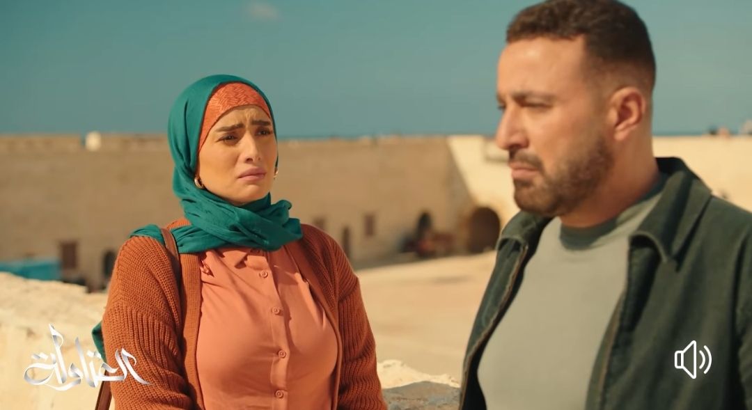 زينة تقع في حب السقا ولغز محير لفريدة سيف النصر بقبر زوجها..ملخص حلقة 6 العتاولة